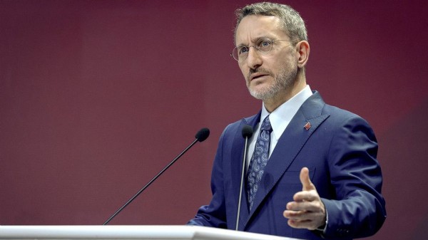 Fahrettin Altun'dan Özgür Özel'e tepki! 'Siyasetin değil sokak vesayetinin dili'