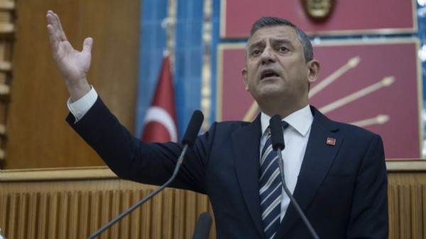Fahrettin Altun'dan Özgür Özel'e tepki! 'Siyasetin değil sokak vesayetinin dili'