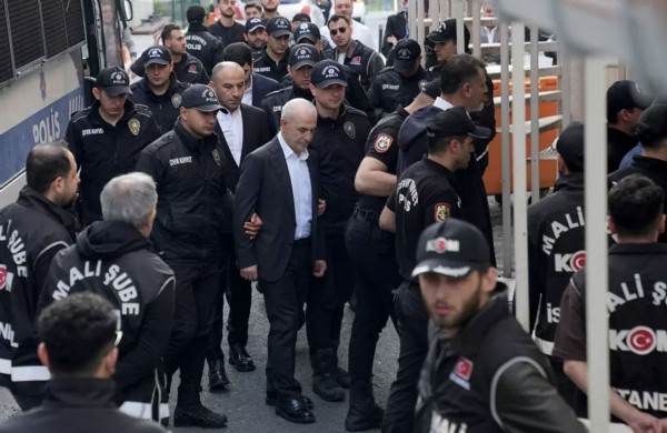 Belediyelere operasyonlar sürüyor! 16 CHP'li belediye başkanı tutuklu
