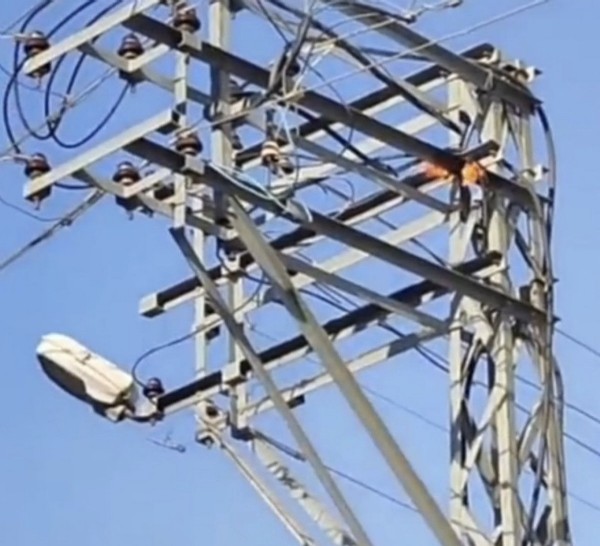 Hatay'da aşırı sıcaklarla birlikte elektrik hatlarında patlama