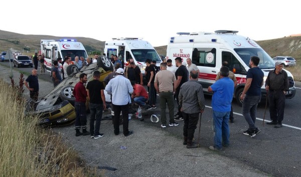 Refüje çarpıp takla attı! Yaralılar var