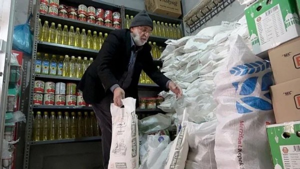Bu bakkalda para değil dua geçiyor: İhtiyaç sahiplerinin umudu oldu