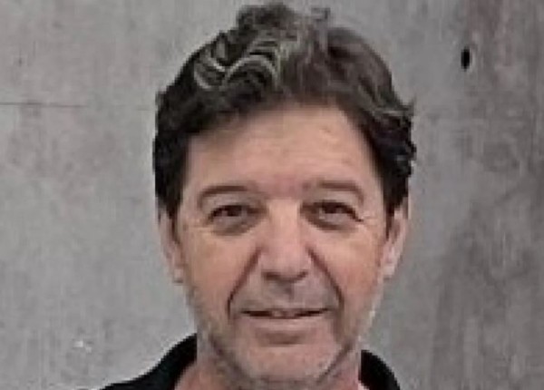 Kocaeli'de korkunç kaza: Otomobil bariyerlere saplandı