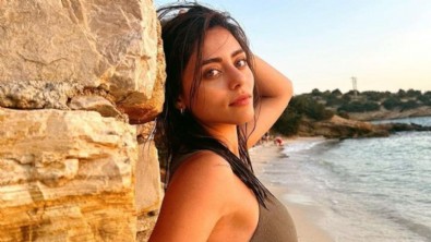 Evlilik teklifinin ardından yüzüğünü gösterdi