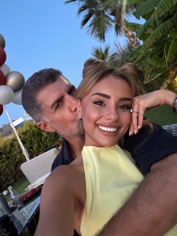 Özcan Deniz'den aşk ilanı