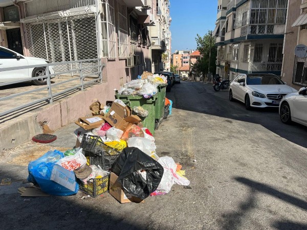 CHP'li İzmir'de çöp sorunu büyüyor! Vatandaşlar tepkili