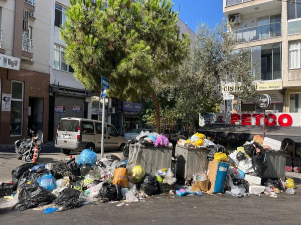 CHP'li İzmir'de çöp sorunu büyüyor! Vatandaşlar tepkili