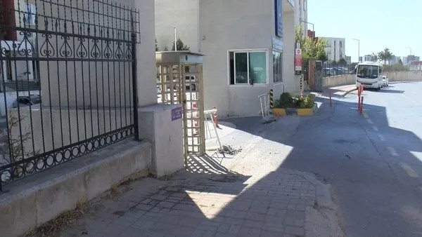 Başakşehir'de facia: Kamyonet kaldırımda bekleyenlere çarptı: 4'ü çocuk 5 yaralı