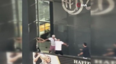 İstanbul'da bıçaklı saldırgan, kadın kuaförünü bastı