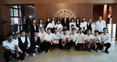 Cumhurbaşkanı Erdoğan Ahlat'ta öğrencileri kabul etti! Gençlerle sohbet etti