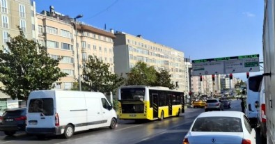 İETT otobüsü yine arızalanıp yolda kaldı