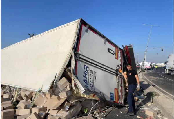 Facia gibi kaza! Mardin'de özel halk otobüsü ile tır çarpıştı