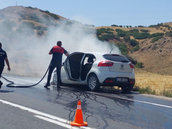 Yozgat'ta araç alev alev yandı