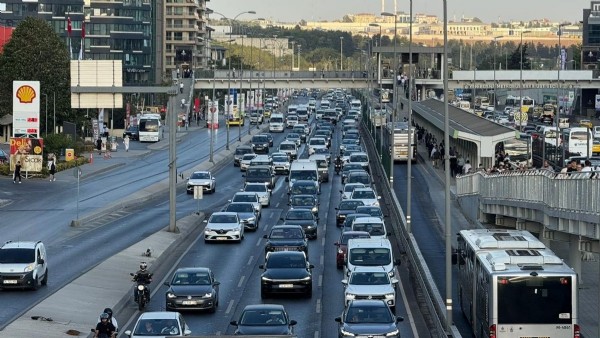 Okullarda uyum haftası: İstanbul'da trafik yoğunluğu oluştu