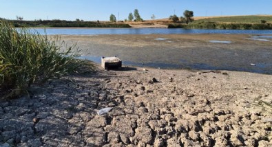 Tekirdağ'da Sular Çekildi! Çatlaklar Başladı...