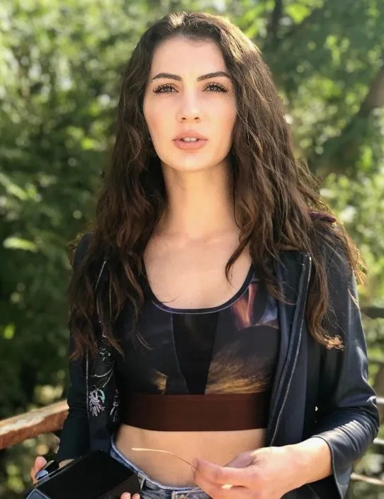 Burcu Özberk'ten arkadaşlarına uyarı