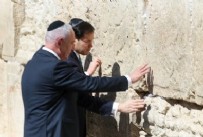  ABD DIŞİŞLERİ - ABD Dışişleri Bakanı Ağlama Duvarı'nda!