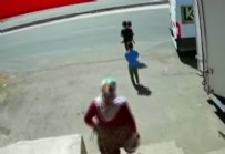 Feci Kaza! İş Makinesi Çarptı... Haberi