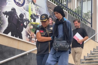 Turistin Cüzdanını Çaldı! Tutuklandı...