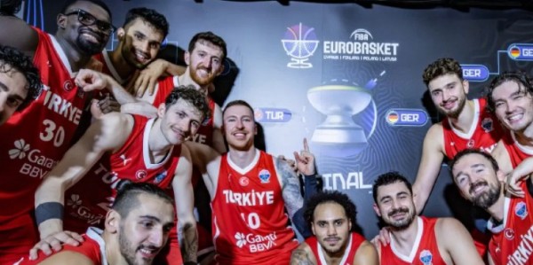 12 Dev Adam Kupa İçin Parkede! Rakip Almanya...