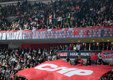 Şaibeli Kurultay! Mahkemeyi Ertelemek İçin...