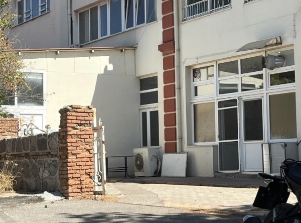 Tehlikeli Oyun! Camdan Düştü...