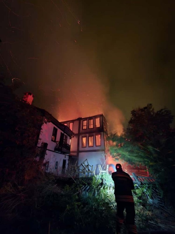 Bolu'da tarihi konakta yangın