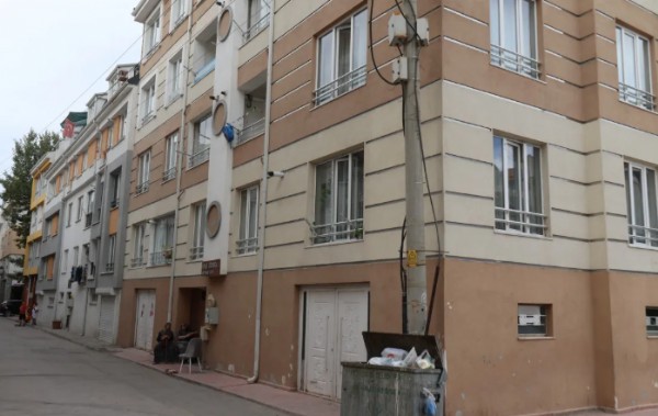 Altın Dolu Kutuyu Aldı Kayıplara Karıştı!