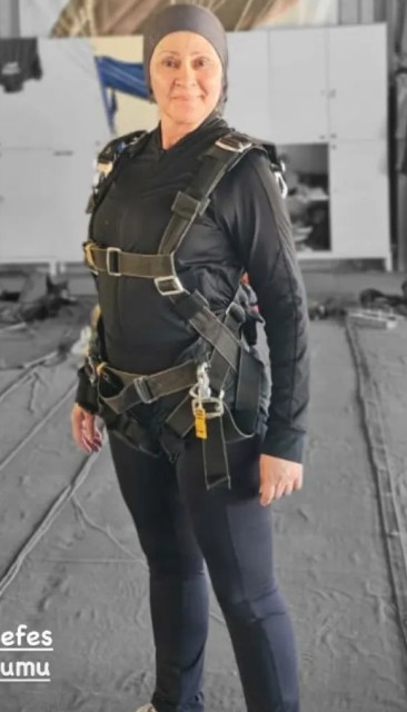 Gonca Cilasun Uçaktan Atladı!