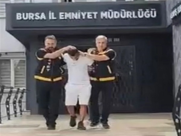 Çocuk Parkında Eşini Katletti!