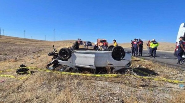 Araç Takla Attı! 3 Ölü...