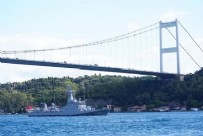 Donanmada gövde gösterisi! Saat 09:40'da peş peşe boğazdan geçtiler