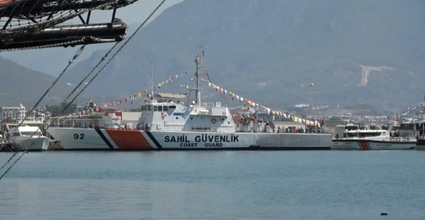 Turist Denizde Can Verdi!