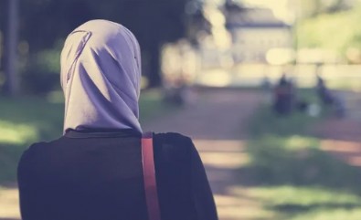 Başörtüsünü Yasaklayan Sendikaya LGBT Desteği!