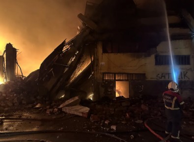 Uşak'ta Fabrika Yangını!