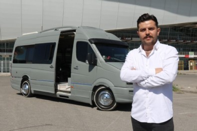 Bambaşka Berber! Ayağına gidiyor...