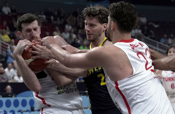 Bir zafer de 12 Dev Adam'dan! Çeyrek finaldeyiz