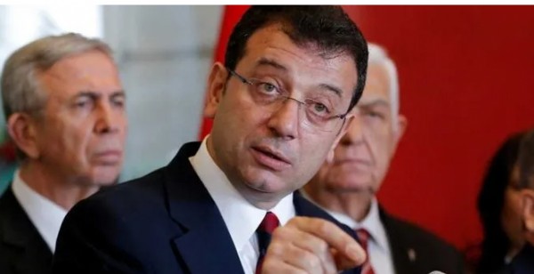 Gürsel Tekin Yüzlerine Konuştu! 'Ben Arkadaş Değilim'