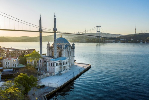 Bakan Ersoy'dan Dizi Film Setlerine Düzenleme Geldi!