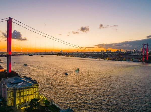 Bakan Ersoy'dan Dizi Film Setlerine Düzenleme Geldi!