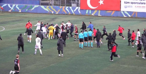 Amatör Maçta Meydan Muharebesi!
