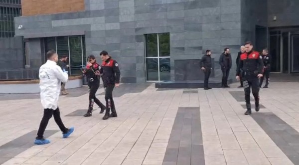 Adliyede Dehşet! Savcı Hakimi Vurdu!