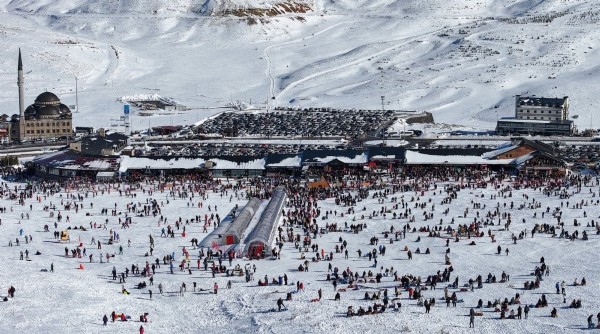 Erciyes Kayak Merkezi'nde yeni sezonun ilk ayında 1 milyon ziyaretçi