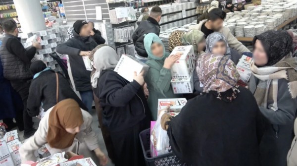 Dondurucu Soğukta İndirim İzdihamı!