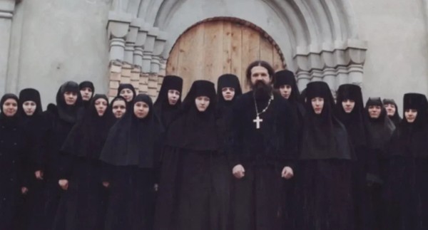 Casus Rahibeler Avrupa'yı Karıştırdı