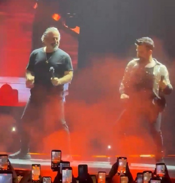Tarkan konserinde Cem Yılmaz sürprizi