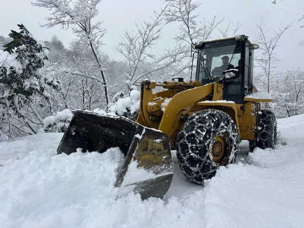 Rize'de kar yağışı etkili oldu! 63 köy yolu kapandı