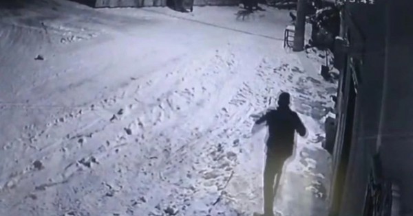 Kurtları Çaydanlıkla Kovaladı! ' Suyu Alıp...'