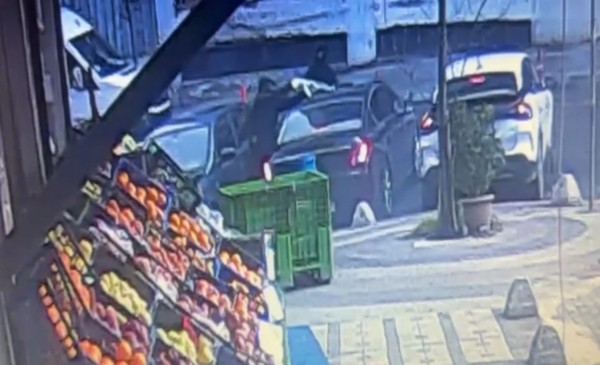 İstanbul'da Kalaşnikoflu Saldırı! İki Saldırgan...