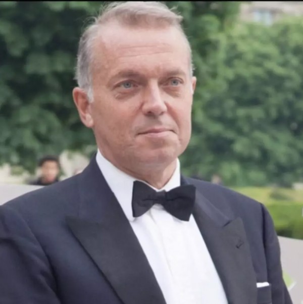 Cem Uzan Aşkını İlan Etti!